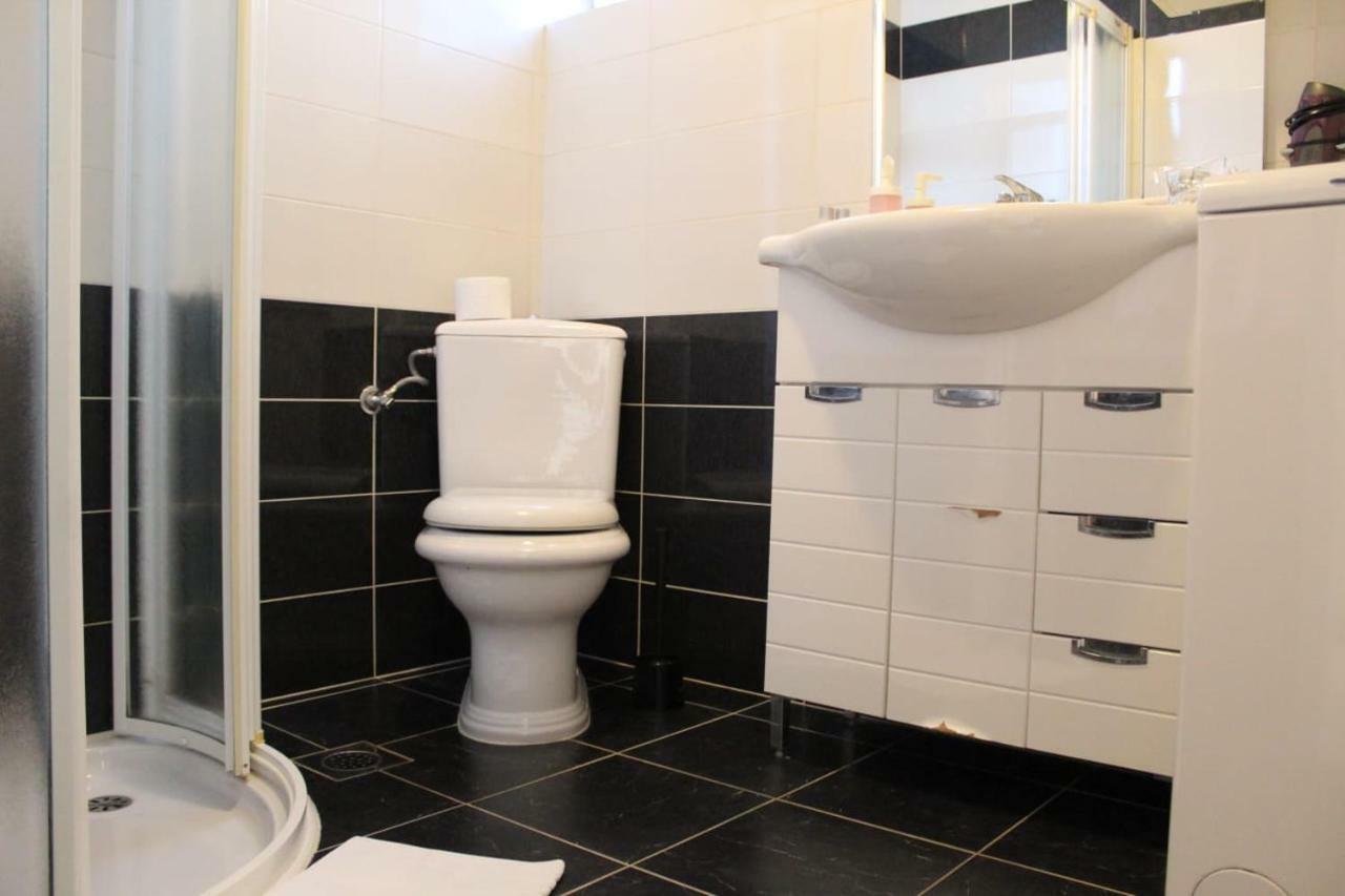 Apartment Pirovic トゥラニ エクステリア 写真