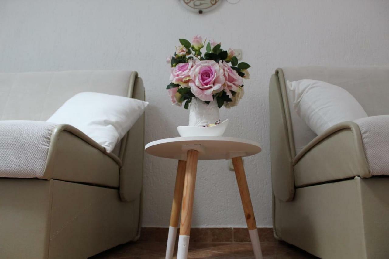 Apartment Pirovic トゥラニ エクステリア 写真