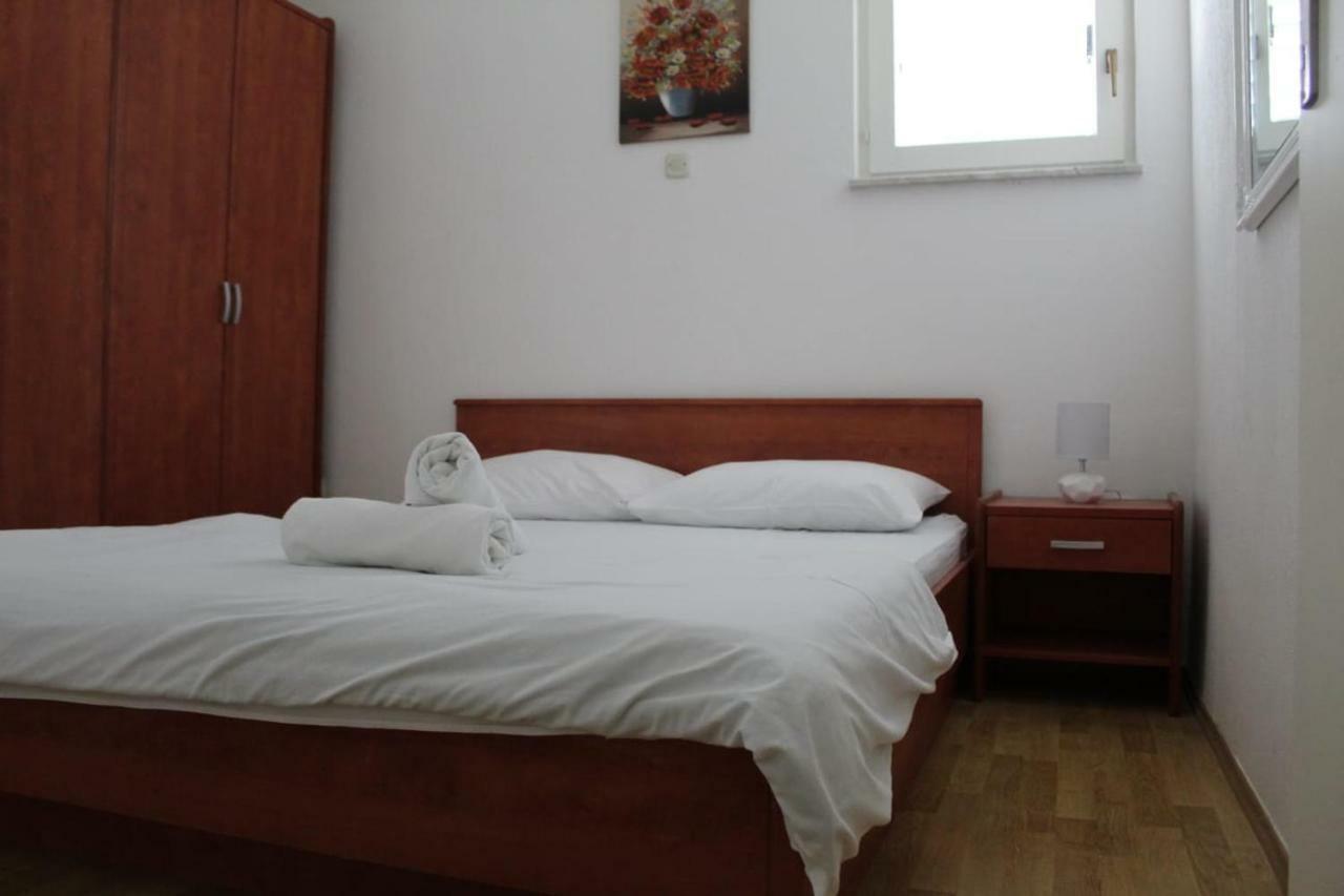 Apartment Pirovic トゥラニ エクステリア 写真